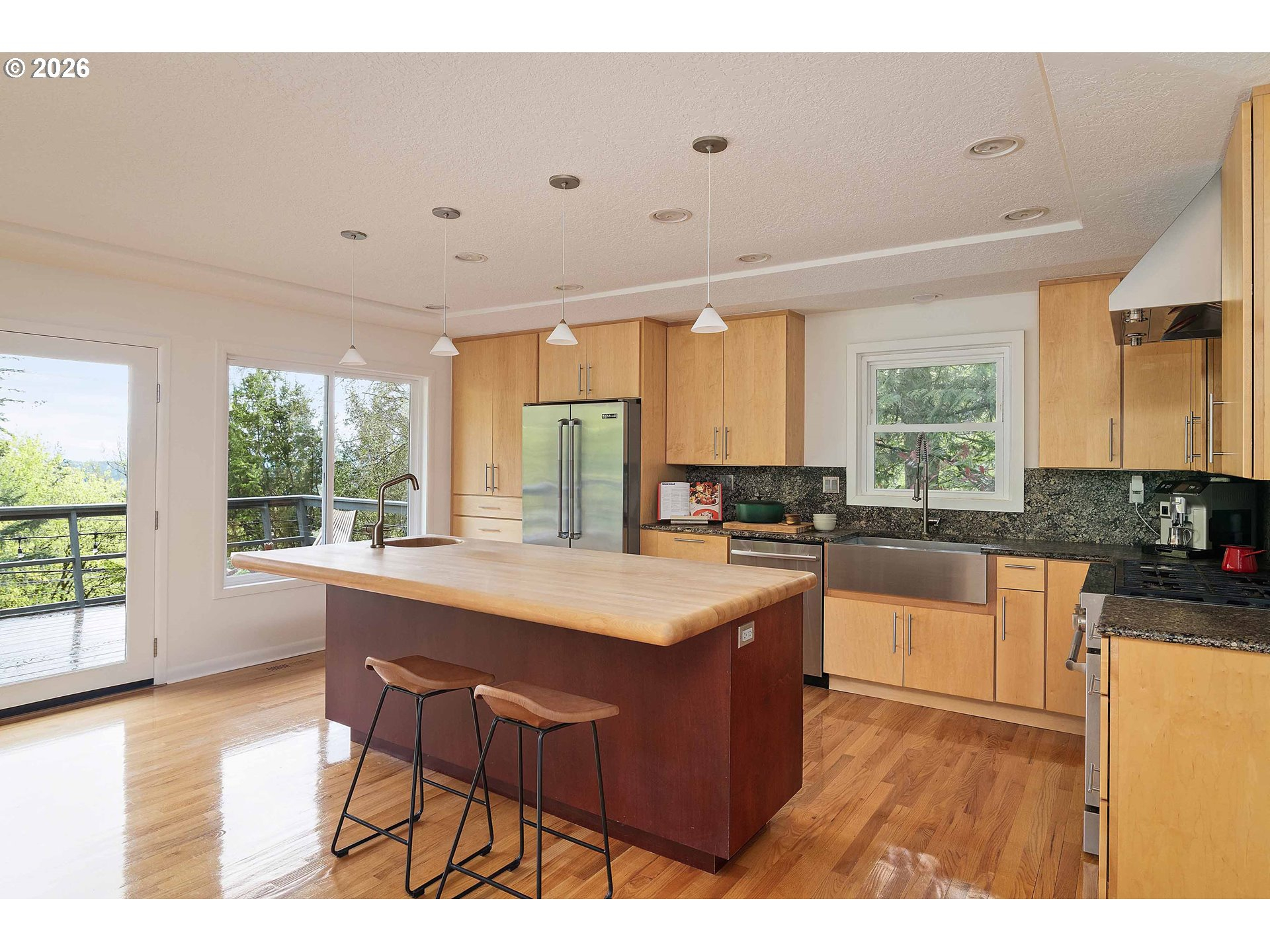 Kitchen-Breakfast Bar