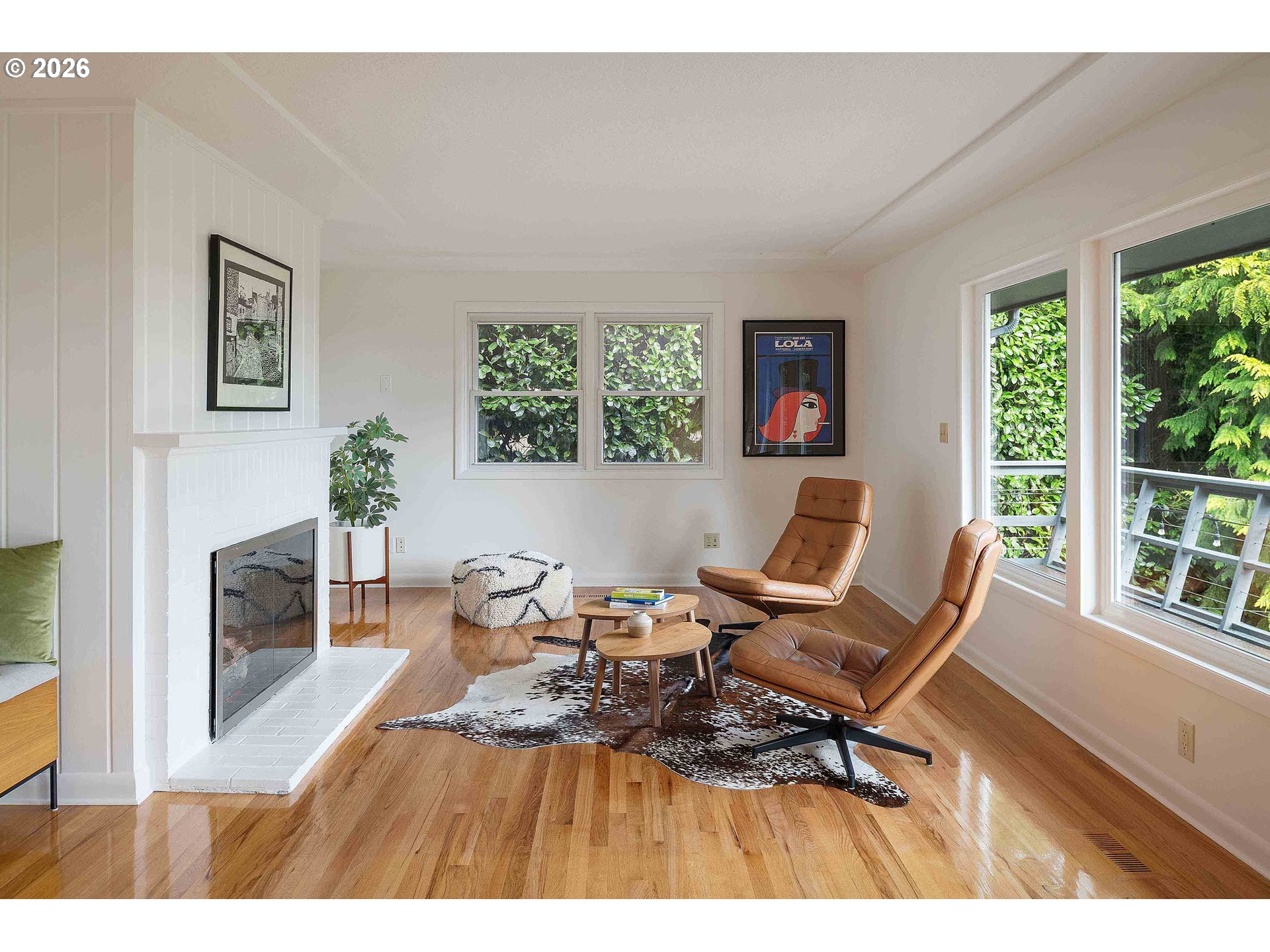 Living Room-Fireplace
