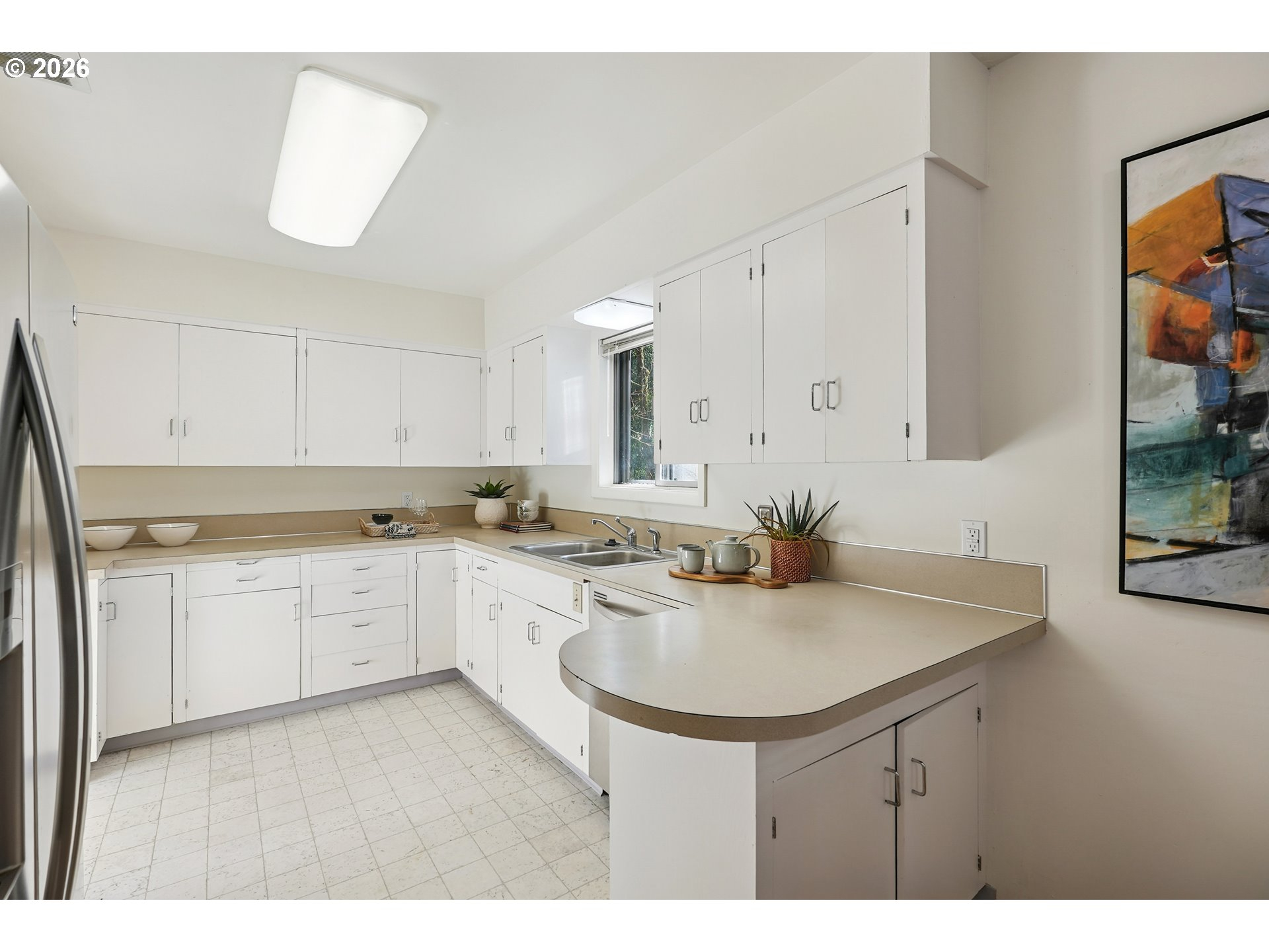 Kitchen-Breakfast Bar