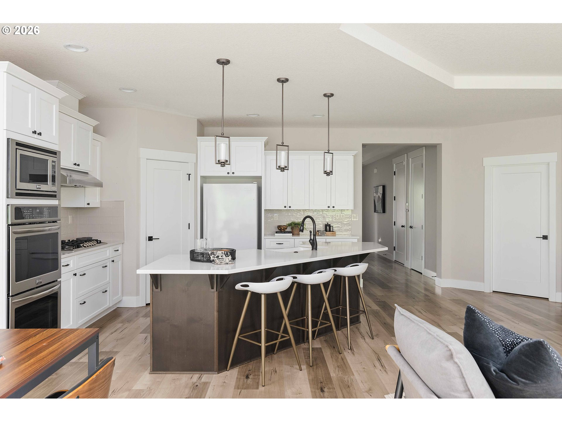 Kitchen-Breakfast Bar