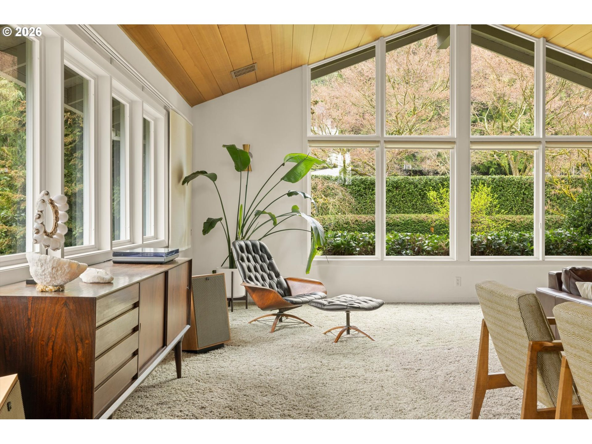 Living Room-Vaulted Ceilings