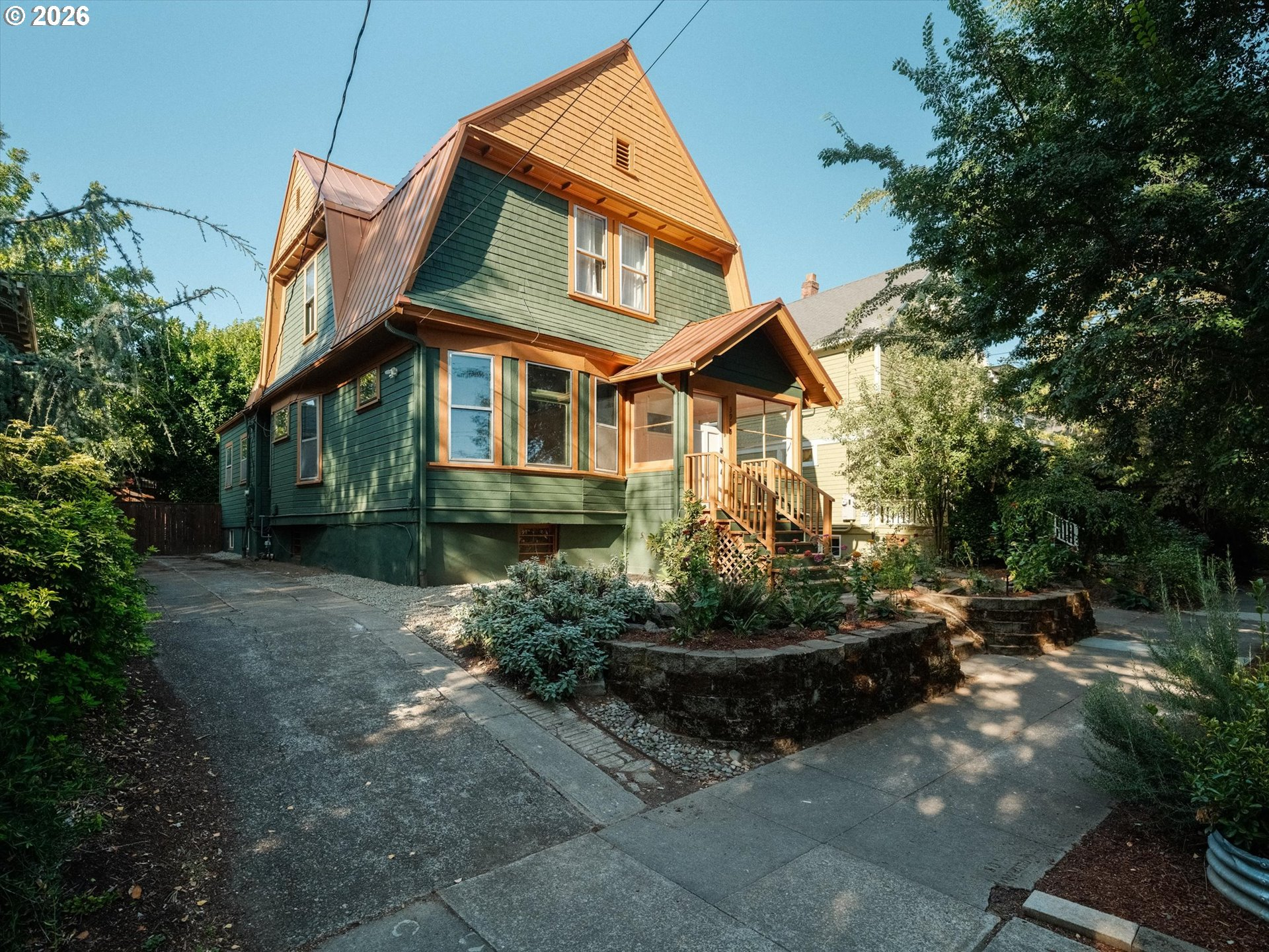 3915 SE Main St
