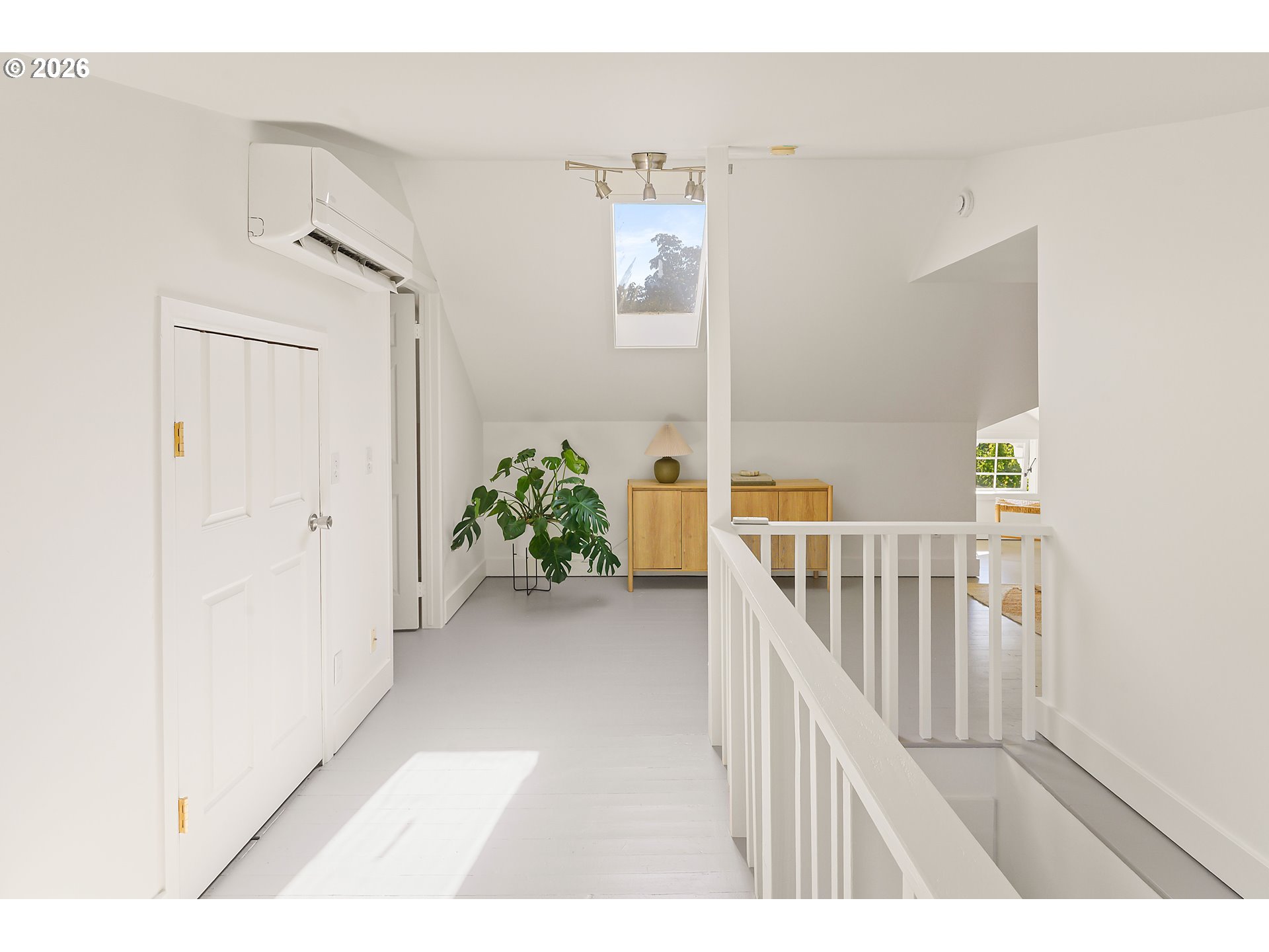 Bedroom, Primary-Skylight