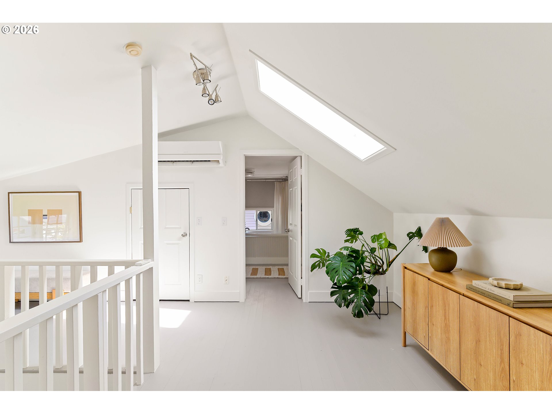 Bedroom, Primary-Upper