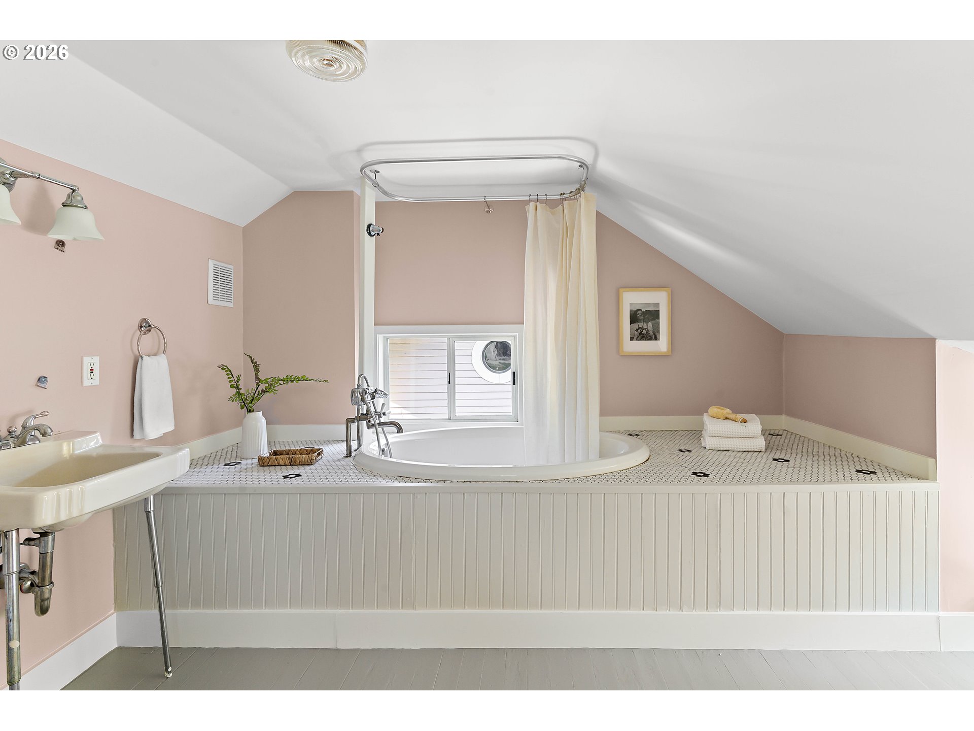 Bathroom, Attached-Upper